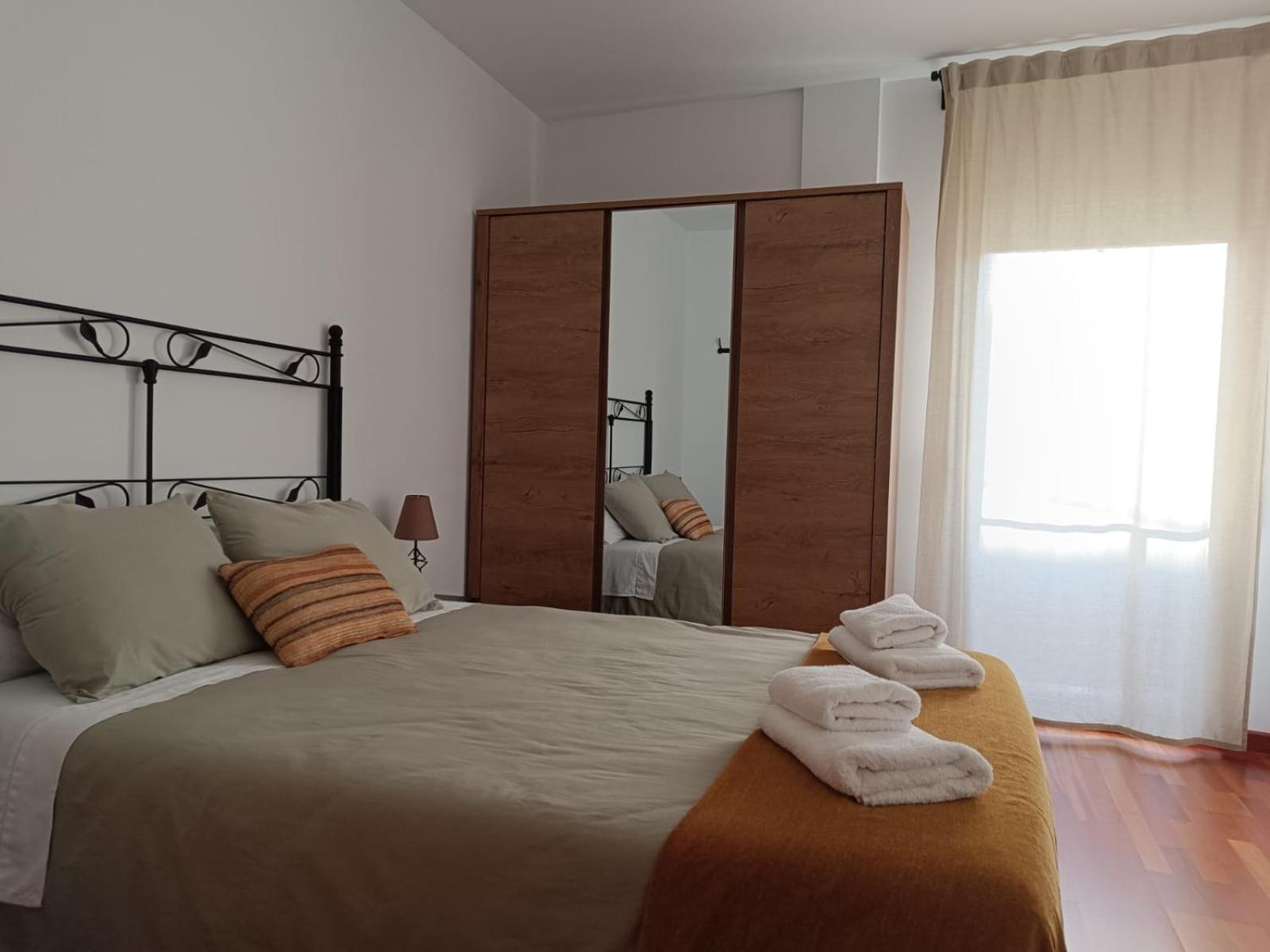Apartamento Plaza De La Iglesia Deltebre Eksteriør bilde