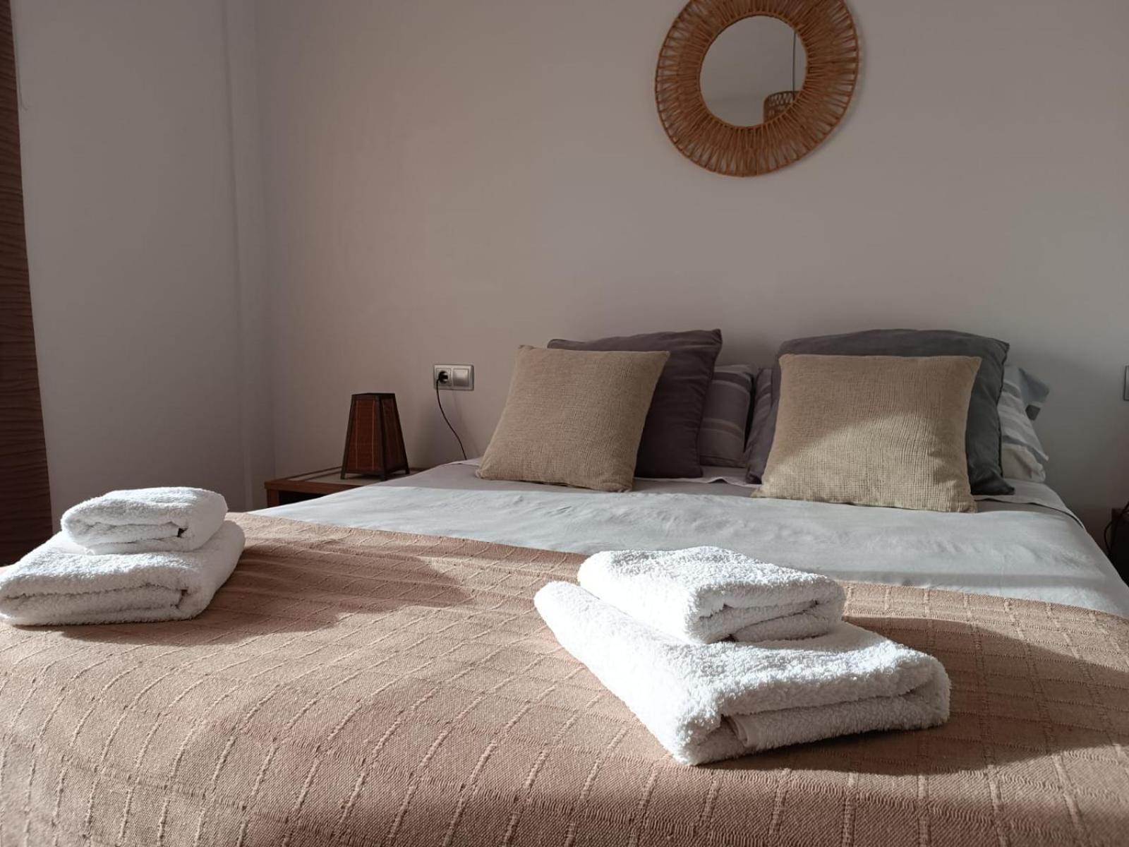 Apartamento Plaza De La Iglesia Deltebre Eksteriør bilde